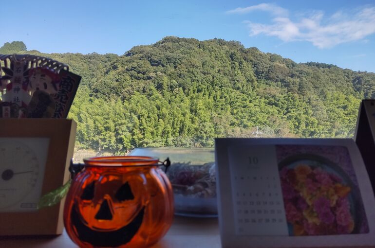 TRIPART_0001_BURST20211006081747003_COVER